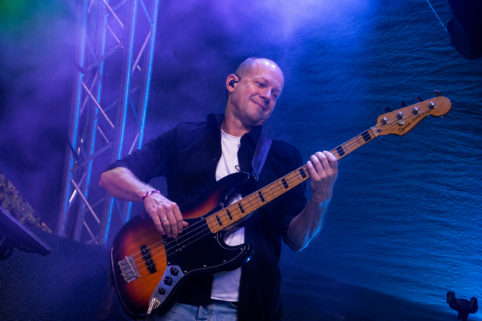 Bass live op het podium